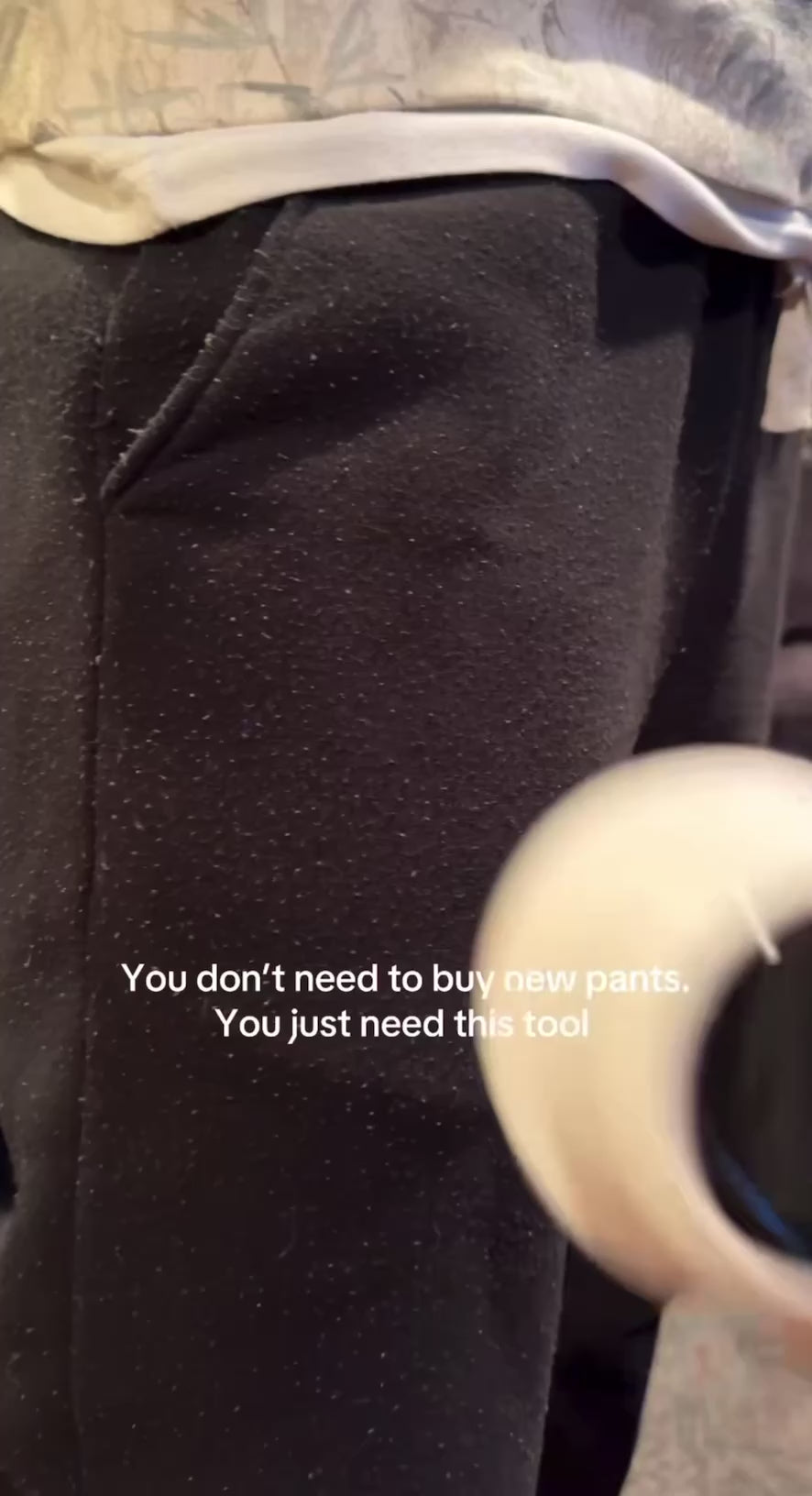 Load video: This portable mini heat sealer quickly reseals plastic bags to lock out air and moisture. Perfect for snacks, food storage, travel, camping, or everyday kitchen use. Its compact size makes it easy to carry in a bag, drawer, or even stick on your refrigerator.